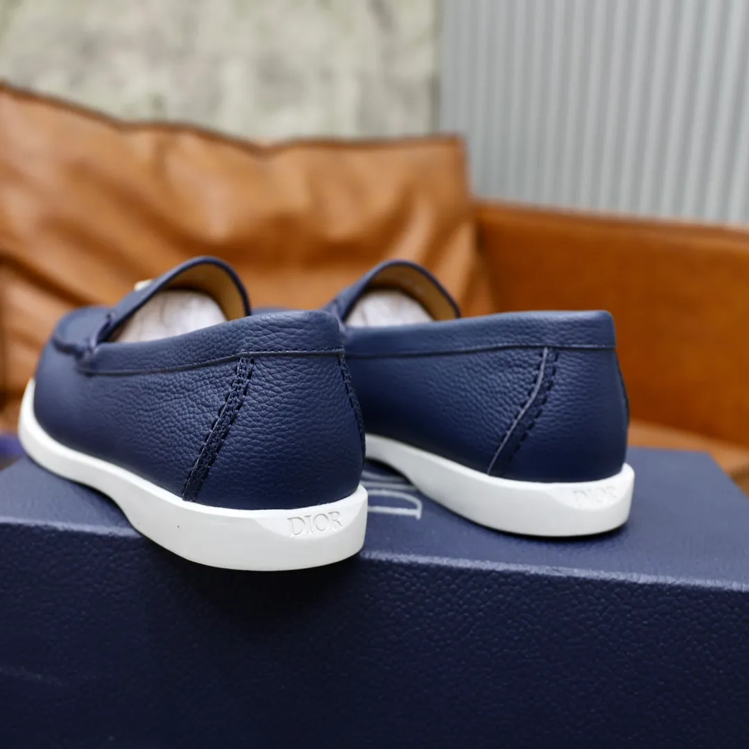 Ex-factory price: 540🙅‍♂️🙅‍♂️🙅‍♂️ Brand: Dior DIOR Standard code: Men's code 38/44 (45 can be customized) Grade: Same as the official website Material: Original cowhide stitching, cowhide lining, original TPU wear-resistant soft outsole Style categories: Leisure and sports version, footwear for driving, young fashion, European and American trends, British style Color: actual picture color